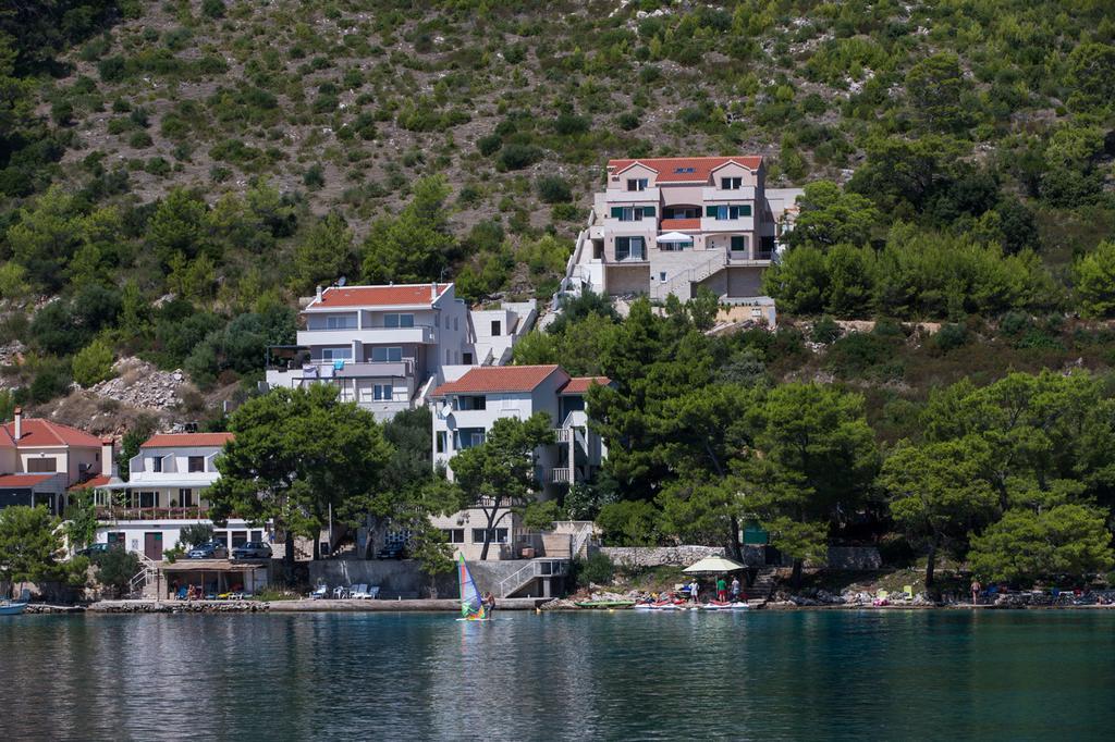 Apartments Ladesta Lastovo Екстер'єр фото